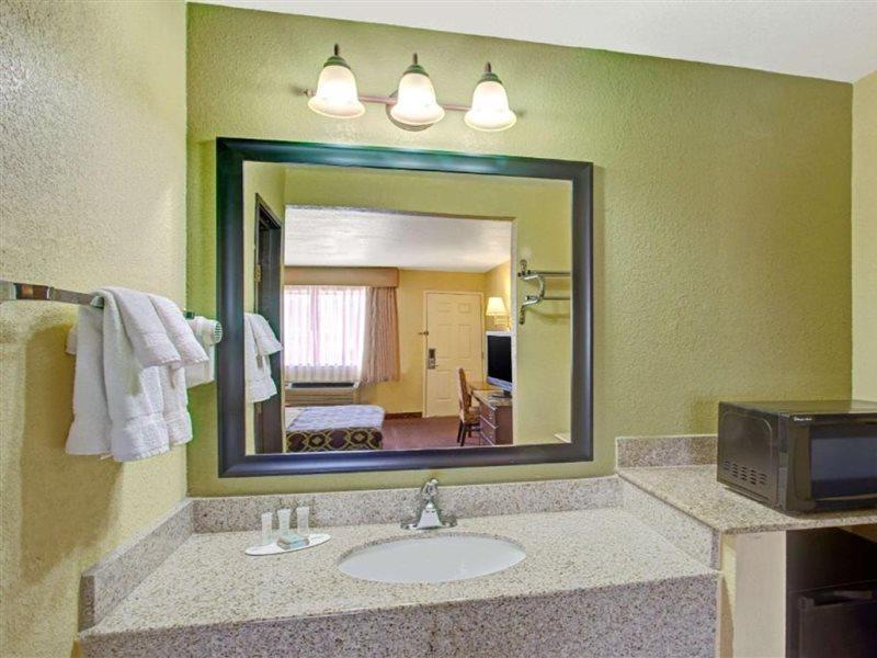 Travelodge By Wyndham Tucson Az Hotel 2*