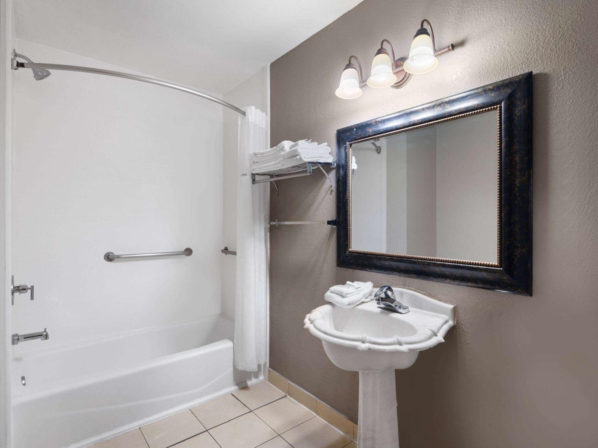 Hotel Travelodge By Wyndham Tucson Az 2*